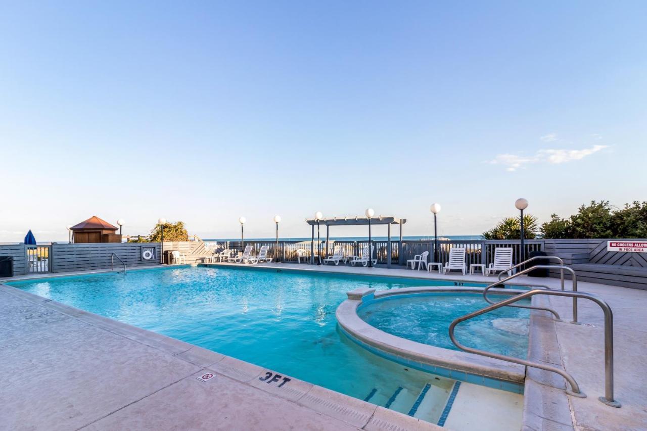 Crystal Coast Oceanfront Hotel Pine Knoll Shores Exterior photo