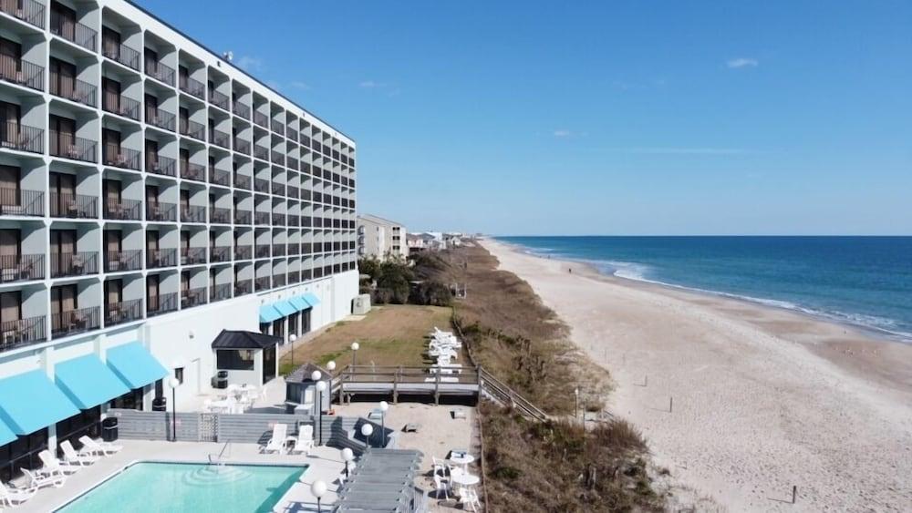 Crystal Coast Oceanfront Hotel Pine Knoll Shores Exterior photo